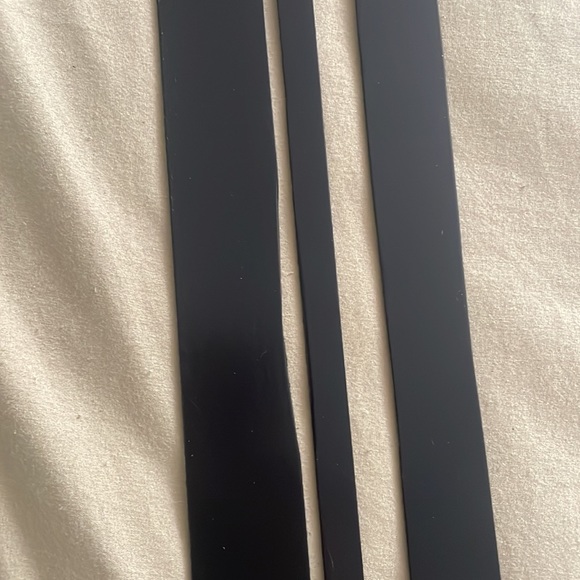 20” Monogramed Crest with Initials MJT. Black. Made of steel. - Picture 7 of 8